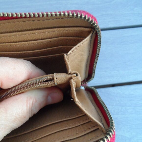 Fossil - Genuine Leather Wallet . - Picture 8 of 15